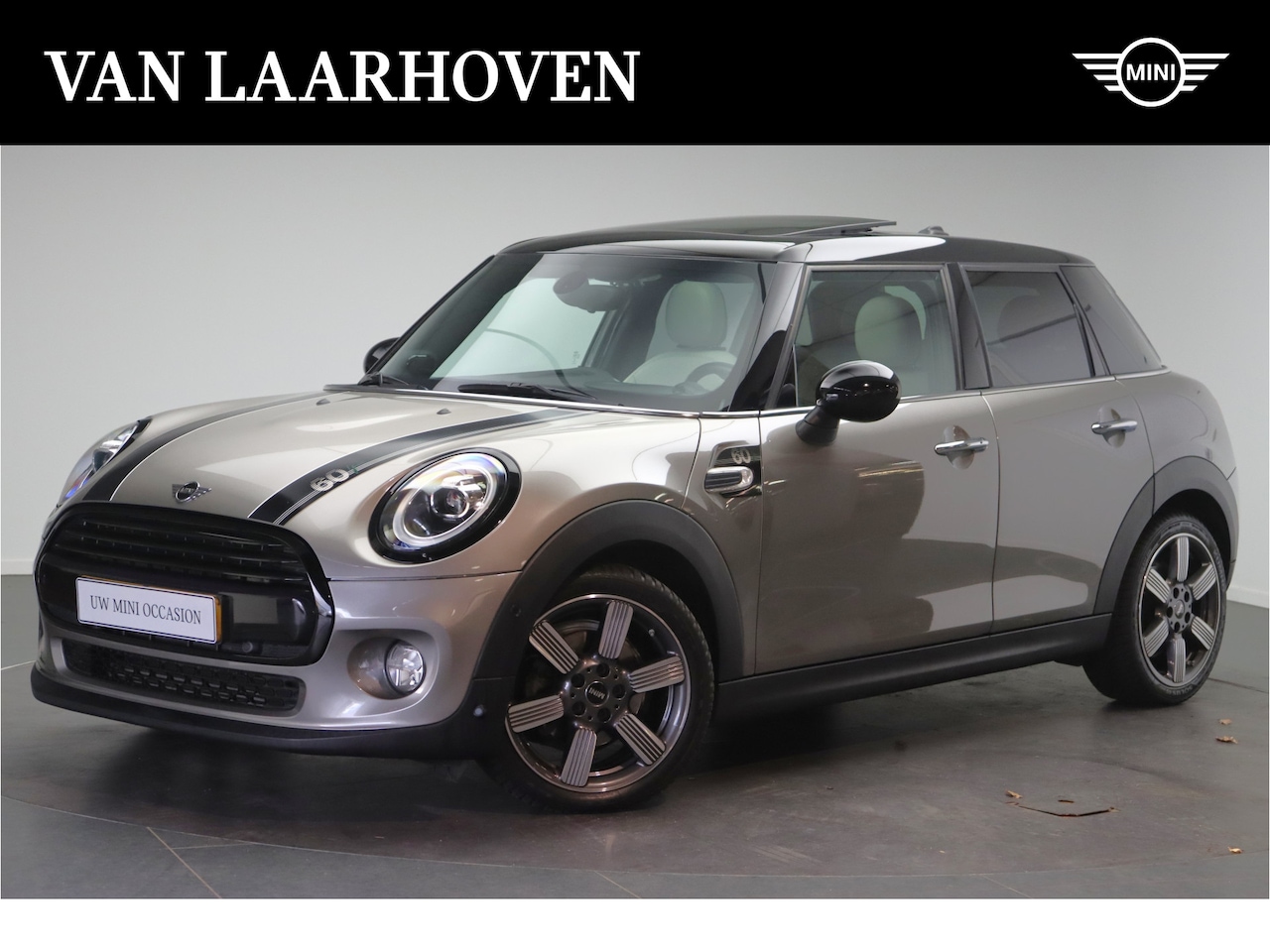MINI Cooper - Hatchback 60 Years Chili Automaat / Panoramadak / Comfort Access / LED / Comfortstoelen / - AutoWereld.nl