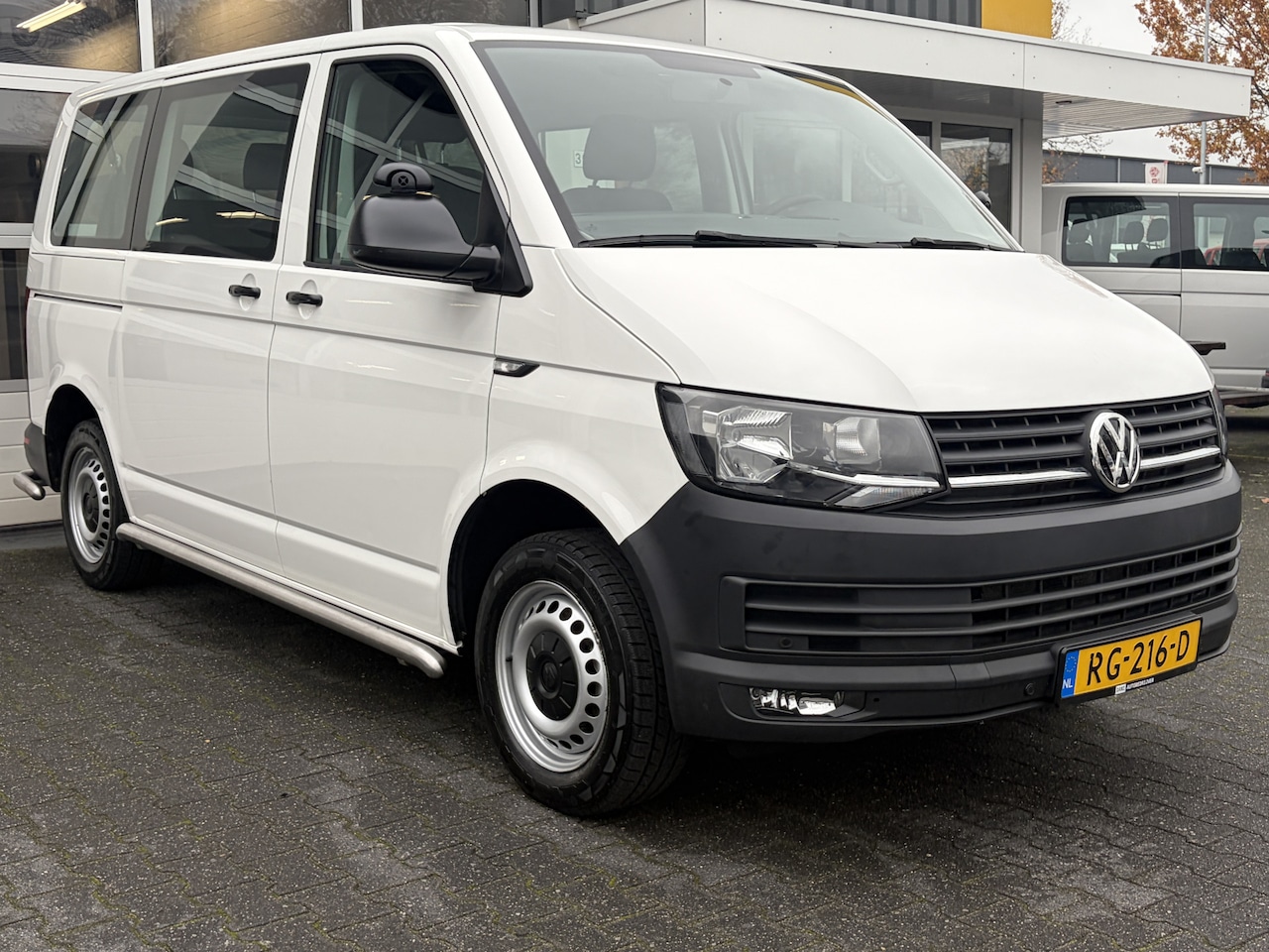 Volkswagen Transporter Kombi - 2.0 TDI DSG Automaat L1H1 BTW en BPM vrij Euro 6 Airco Cruise control Trekhaak PDC 1e eige - AutoWereld.nl