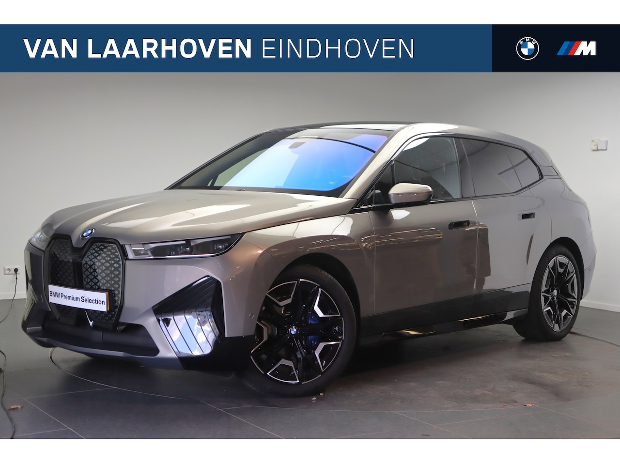 BMW iX - xDrive50 High Executive / Panoramadak / Trekhaak / Laserlight / Stoelventilatie / Soft-Clo - AutoWereld.nl