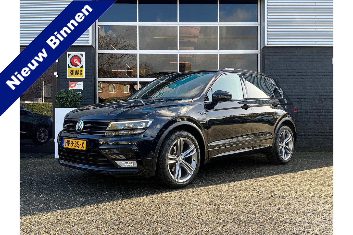 Volkswagen Tiguan - 1.4 TSI Comfortline R-Line, Automaat, Camera, CarPlay, Trekhaak, Pano - AutoWereld.nl