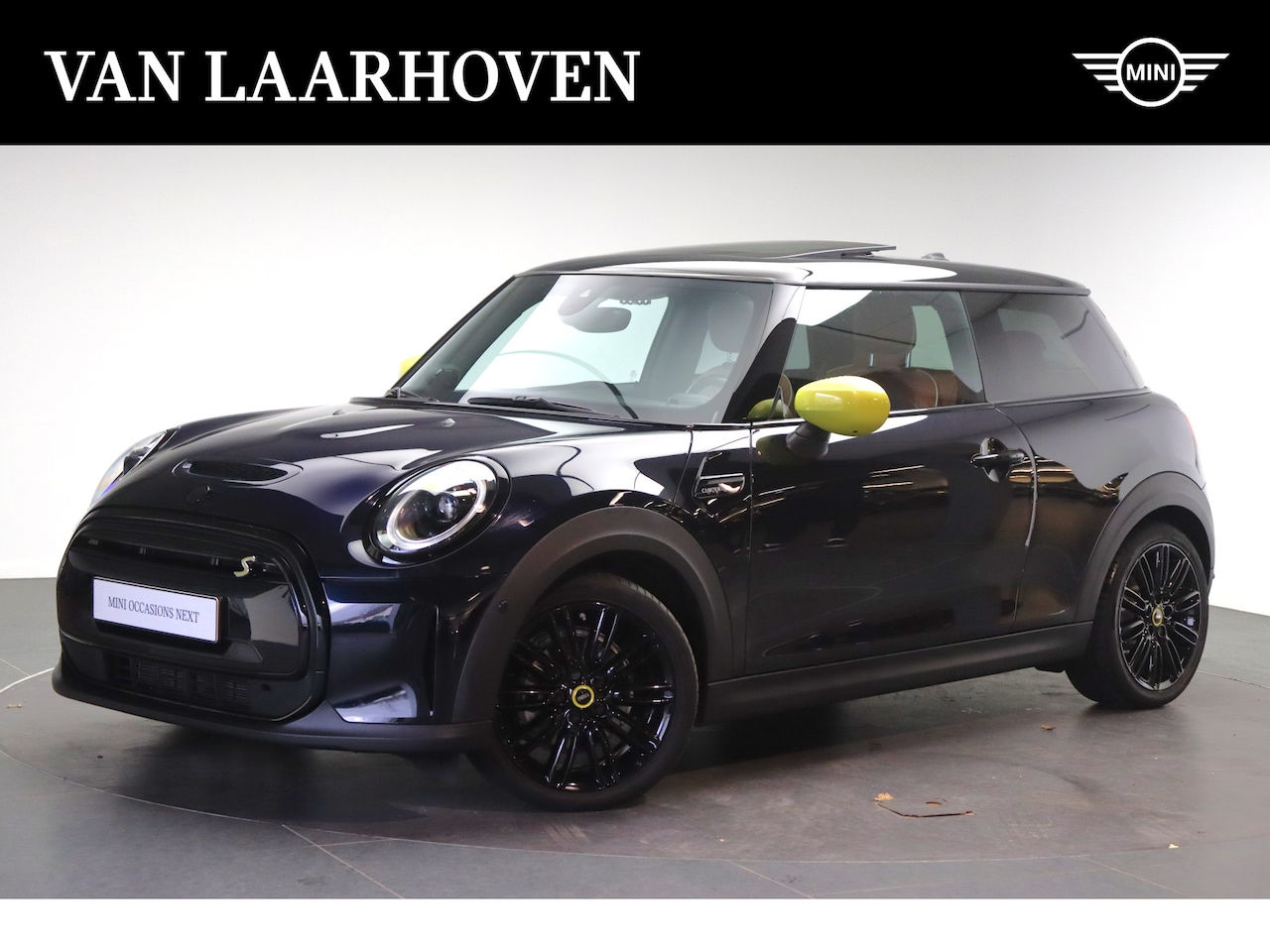 MINI Mini-Electric - Classic / Panoramadak / Sportstoelen / Achteruitrijcamera / Comfort Access / LED / Harman- - AutoWereld.nl