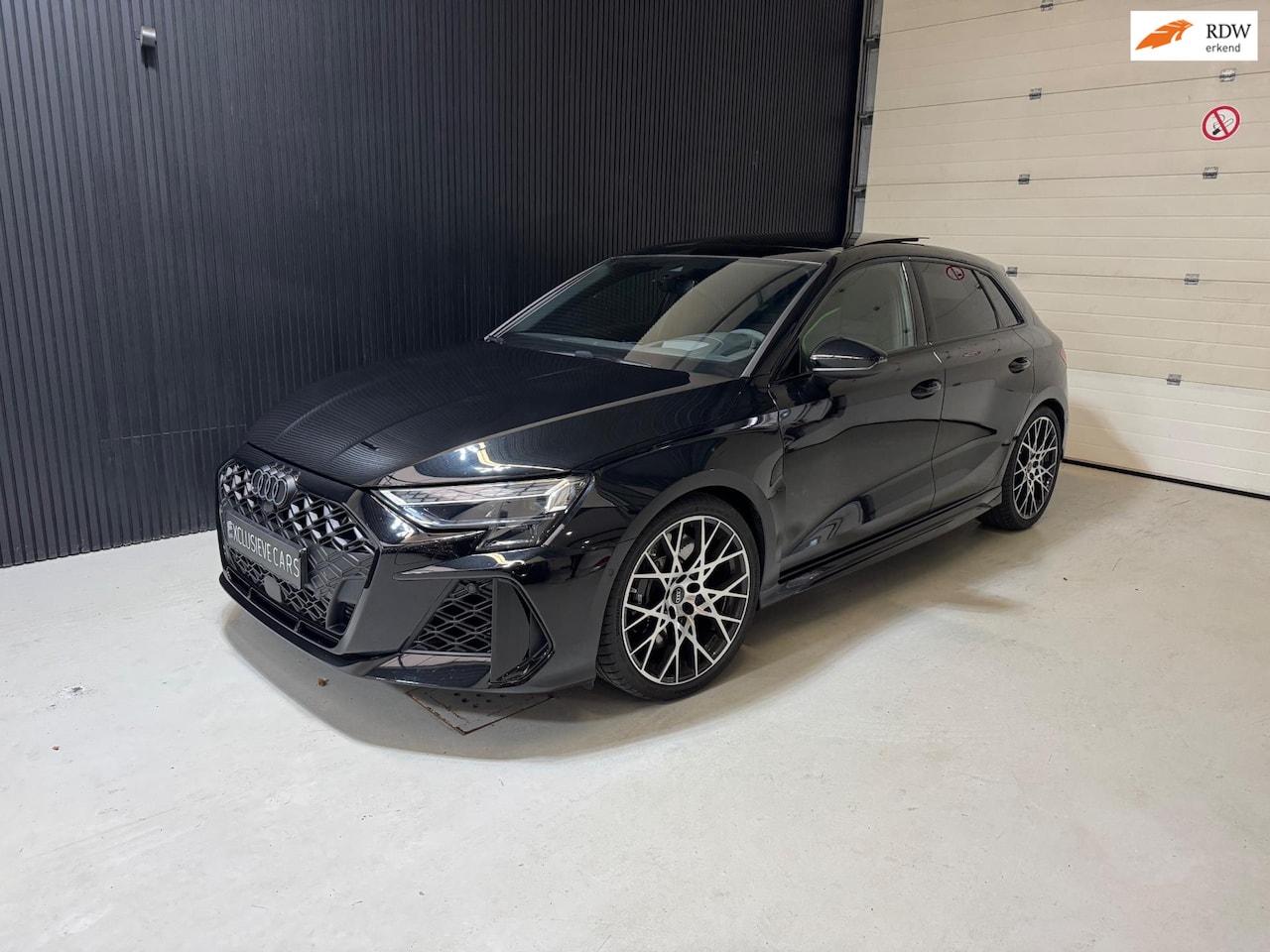 Audi A3 Sportback - 2.5 TFSI RS 3 quattro 2024|400PK|FACELIFT|KEYLESS|CAMERA|PANO|HUD|VIRTUAL|SONOS|NIEUWSTAAT - AutoWereld.nl