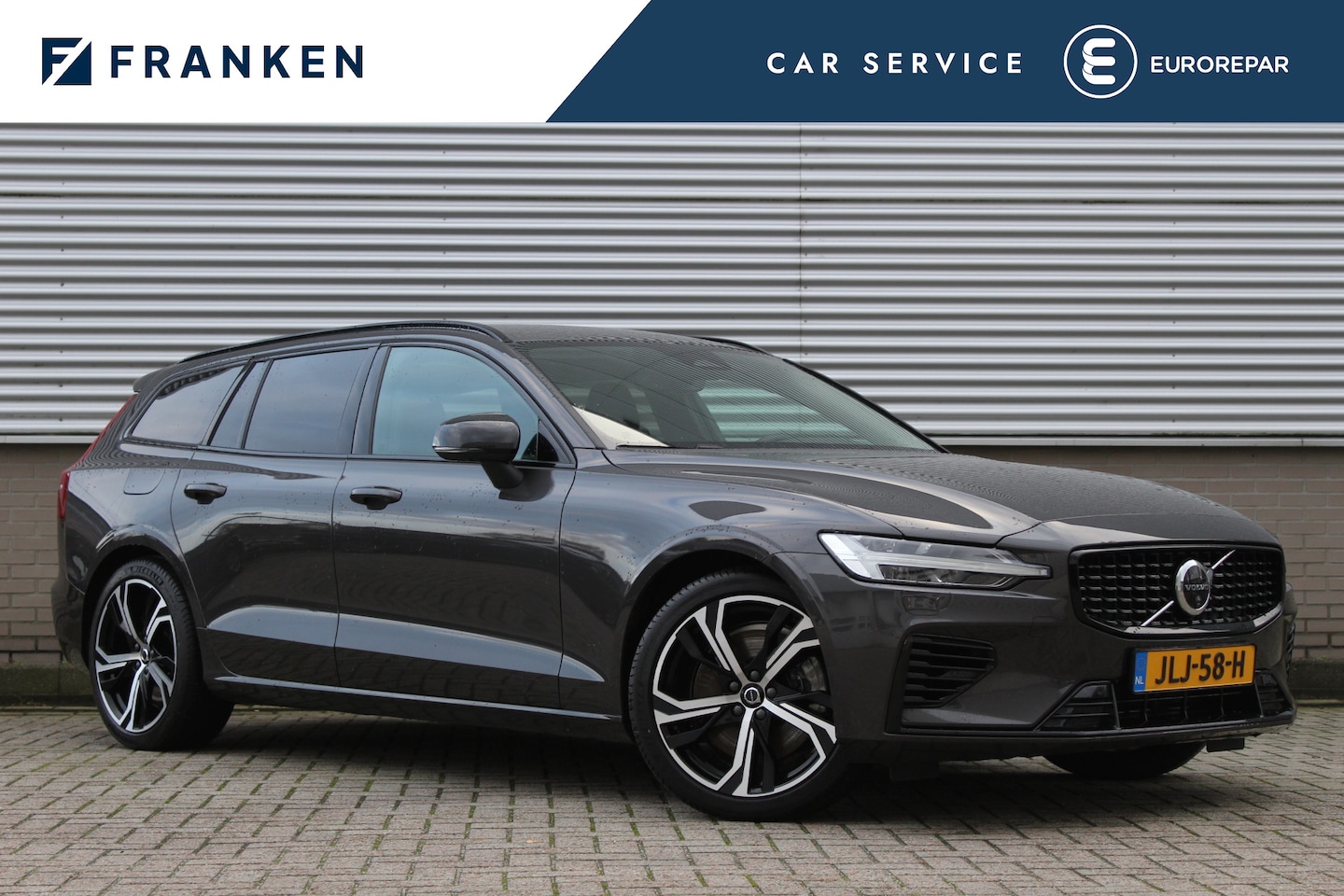 Volvo V60 - 2.0 T6 Plug-in hybrid AWD Plus Dark | Pilot Assist | 19" | Trekhaak | 360 Camera | H&K - AutoWereld.nl