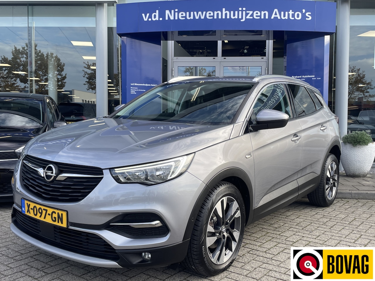 Opel Grandland X - 1.2 Turbo Innovation | Achteruitrijcamera | Keyless | Dodehoek | Info: 0492588974 | - AutoWereld.nl