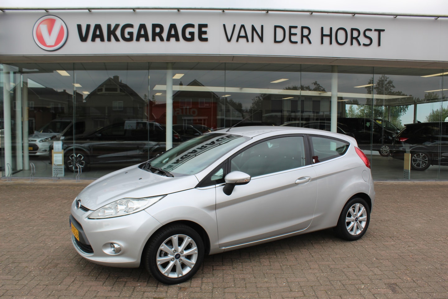 Ford Fiesta - 1.25 Ghia 1.25 Ghia , 82pk , Climate control , Cruise control , Voorruitverwarming ,Bluetooth LM vel - AutoWereld.nl