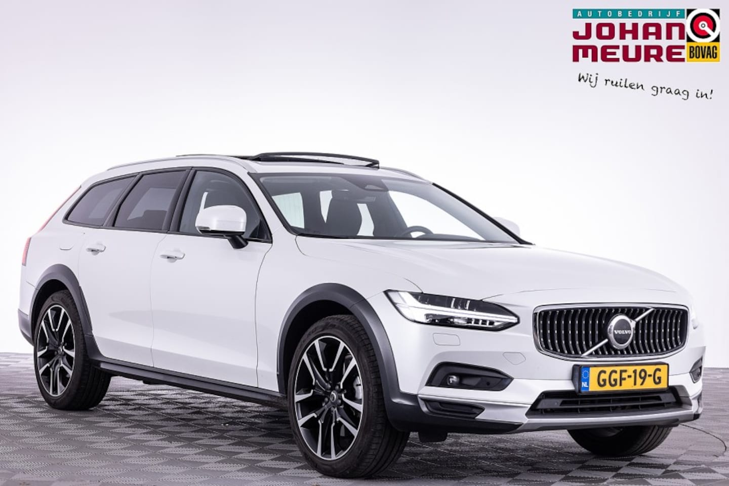 Volvo V90 Cross Country - B5 AWD Pro | PANORAMADAK | LEDER | Trekhaak | harman/kardon - AutoWereld.nl