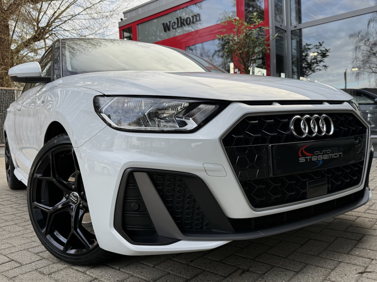 Audi A1 Sportback - 25 TFSI AUT. DSG *!* S-LINE *!* NAVIGATIE/ 18 INCH/ STOELVERWARMING/ PDC/ 35 DKM *!* - AutoWereld.nl