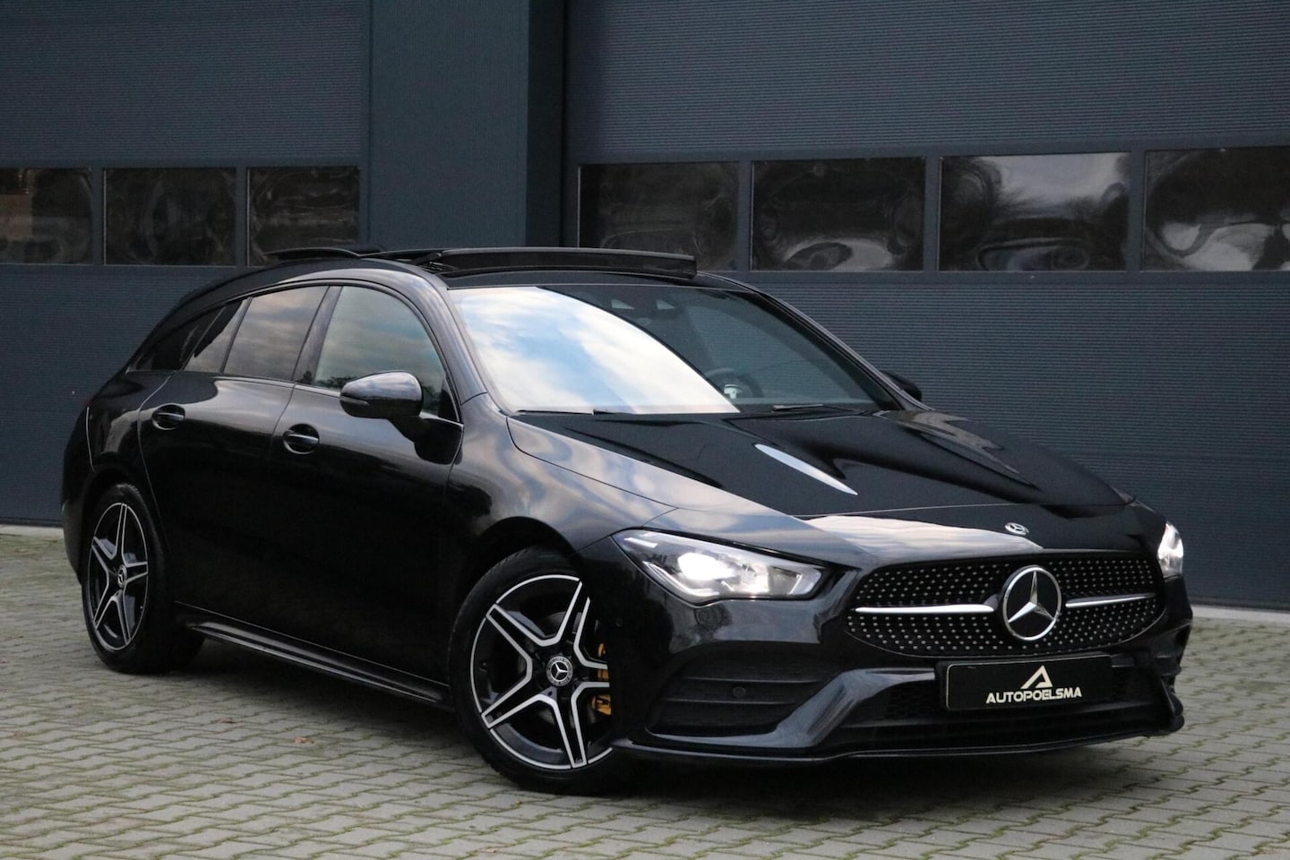 Mercedes-Benz CLA-klasse Shooting Brake - 180 AMG Panodak Widescreen Sfeerverlicht NightPakket Camera Stoelverw PrivacyGlass 99000KM - AutoWereld.nl