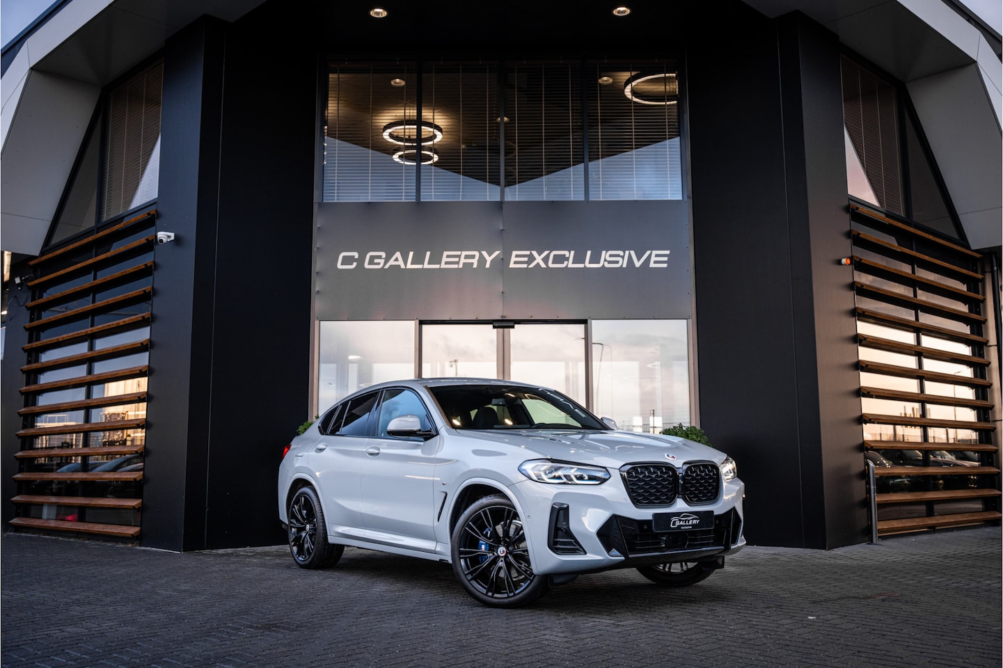 BMW X4 - xDrive20i Business Edition Plus - M Sport | Panorama | H&K | Memory | 360 Camera - AutoWereld.nl