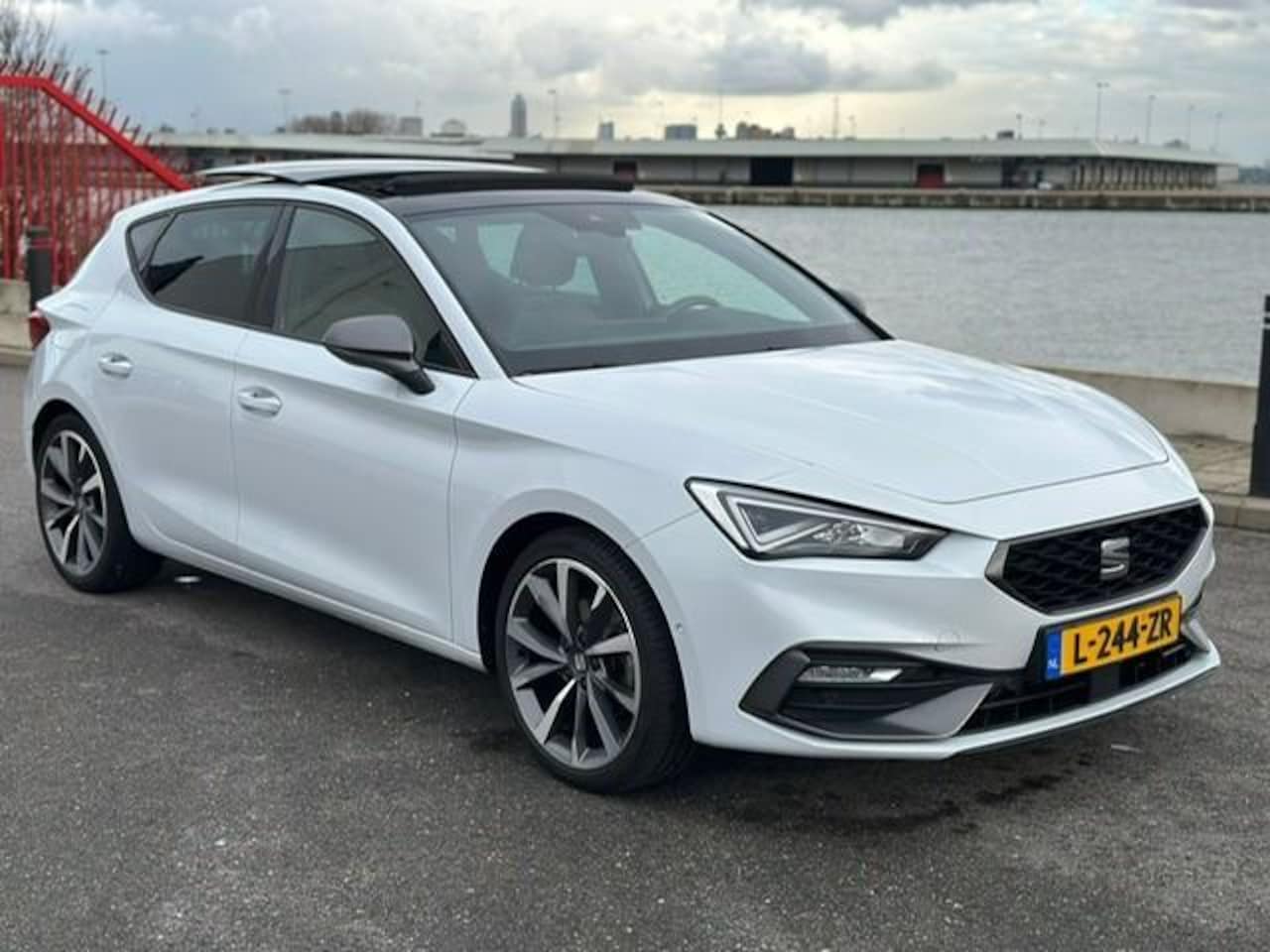 SEAT Leon - 1.5 eTSI FR Business Intense 1.5 eTSI FR Business Intense - AutoWereld.nl