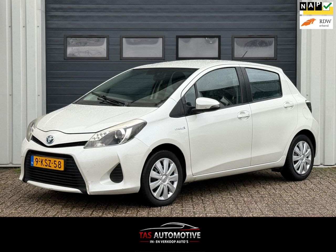 Toyota Yaris - 1.5 Full Hybrid Aspiration 2e EIG/NAVI/CRUISE - AutoWereld.nl