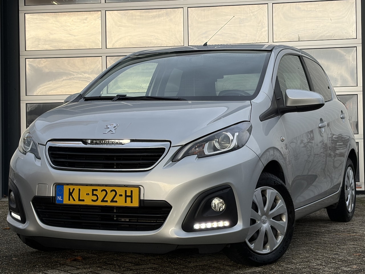 Peugeot 108 - 1.0 e-VTi Active 70pk | Airco | Bluetooth | LED dagrijverlichting | Isofix bevestiging voo - AutoWereld.nl