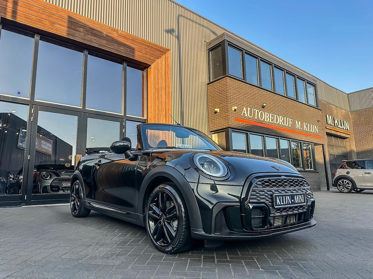 MINI Cabrio - Mini 1.5 Cooper John Cooper Works Aut/Jcw stoelen/Apple Carplay/Led/Btw - AutoWereld.nl