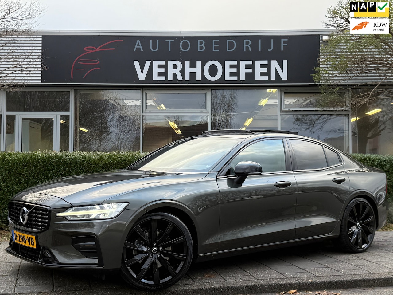 Volvo S60 - 2.0 B3 R-Design - PANORAMADAK - APPLE CARPLAY - HARMAN/KARDON - BLIS - ADAPTIVE CRUISE ! - AutoWereld.nl