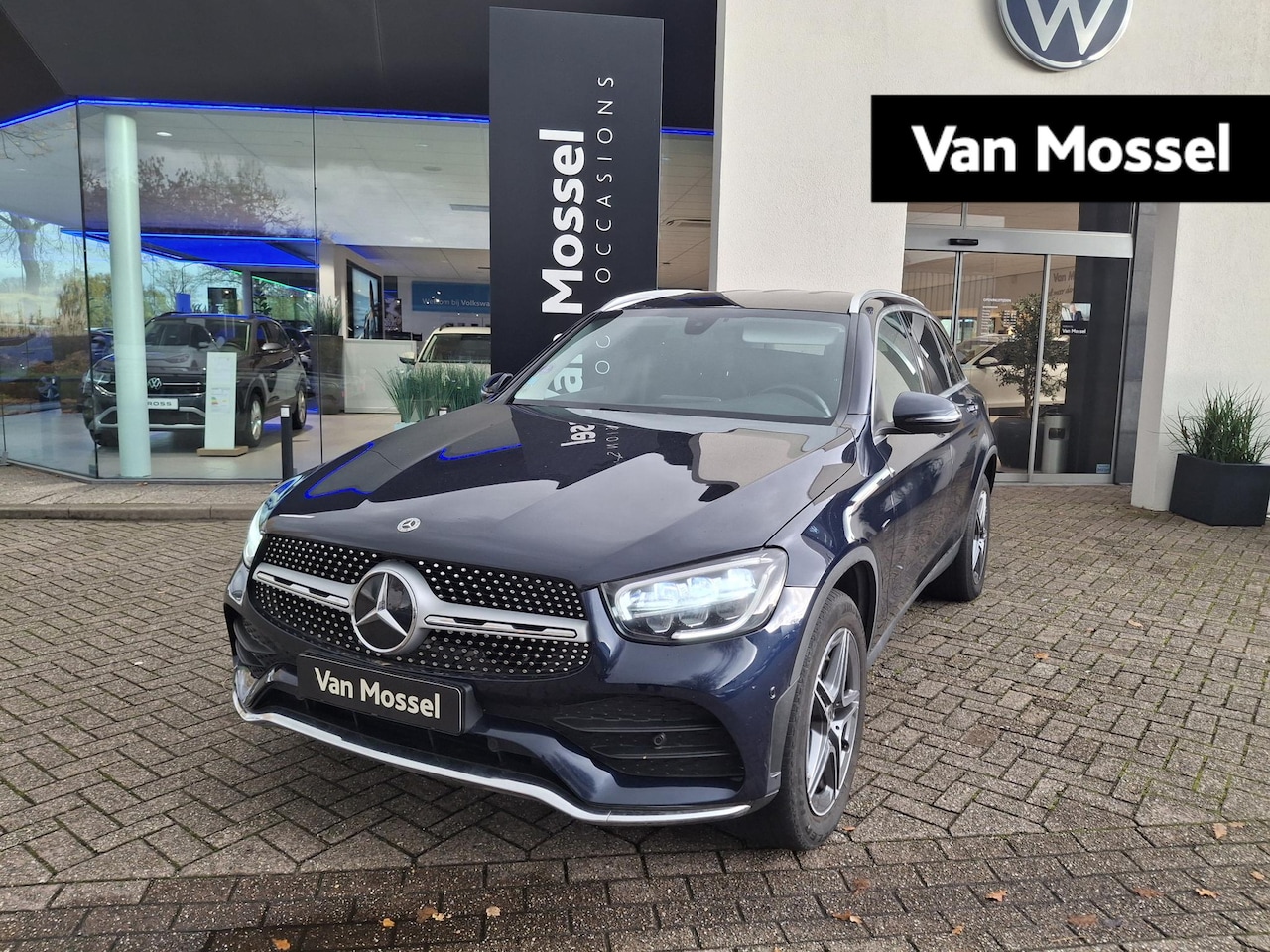 Mercedes-Benz GLC-klasse - 300e 4MATIC Business Solution AMG | BURMESTER AUDIO | STOELVERWARMING | CAMERA | NAVIGATIE - AutoWereld.nl