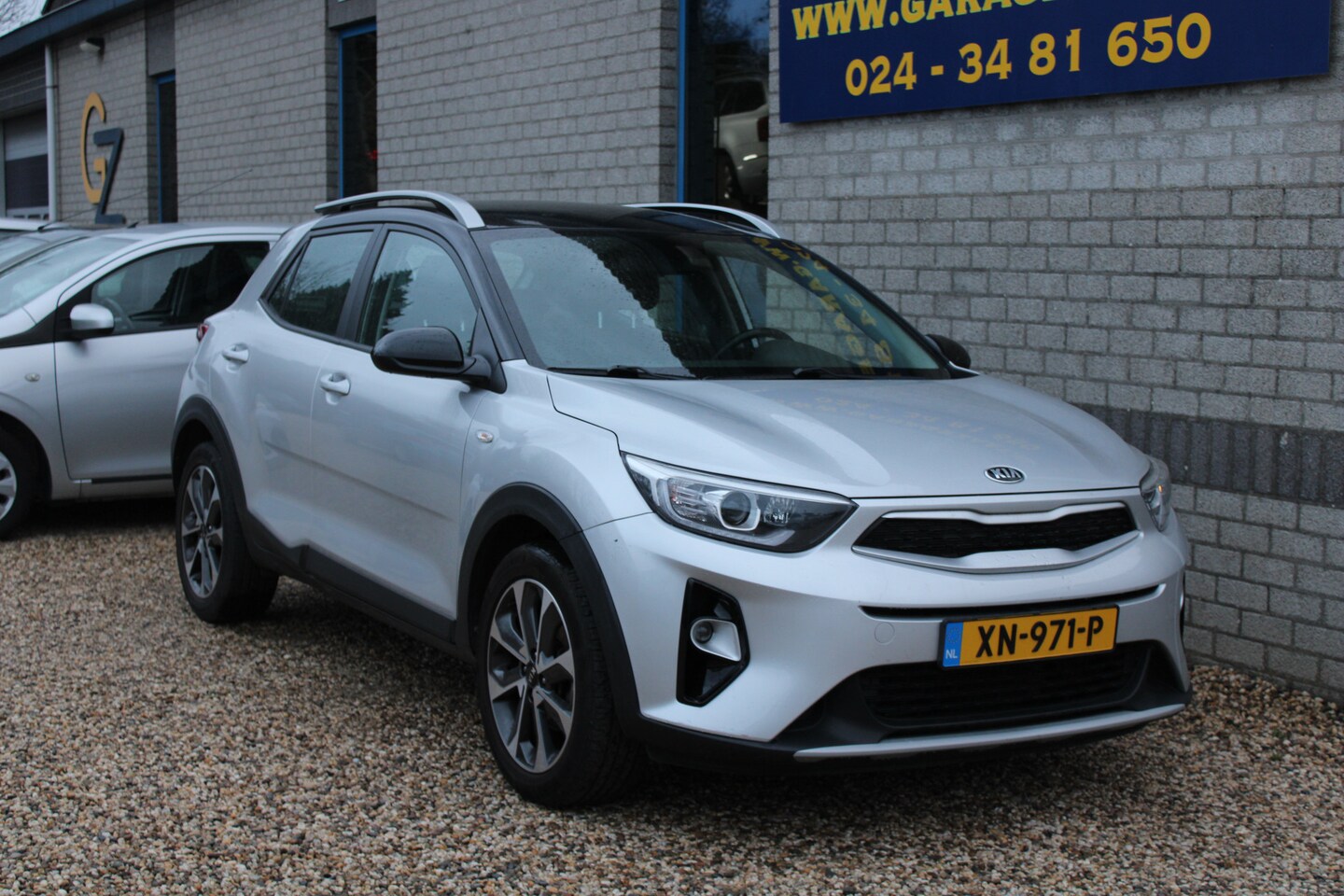 Kia Stonic - 1.0 T-GDi DynamicLine Panoramadak Navi Trekhaak - AutoWereld.nl
