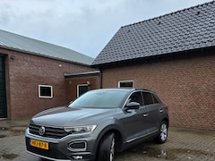 Volkswagen T-Roc - 2.0 TSI 4Motion Sport 191pk | Flippers | Carplay | Virtual cockpit | Stoelverwarming | 17''