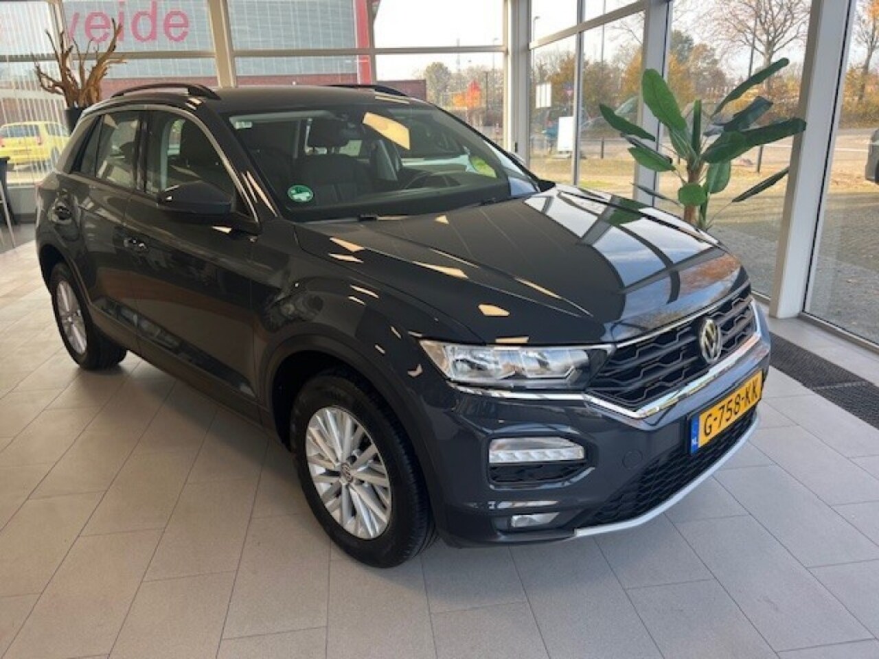 Volkswagen T-Roc - 1.0 TSI Style Trekhaak Parkeer sensoren V+A. - AutoWereld.nl