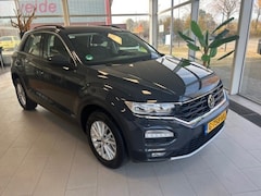 Volkswagen T-Roc - 1.0 TSI Style Trekhaak Parkeer sensoren V+A