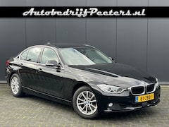 BMW 3-serie - 320i Aut. Sportstoelen Leder ACC HUD Navi Camera Trekhaak