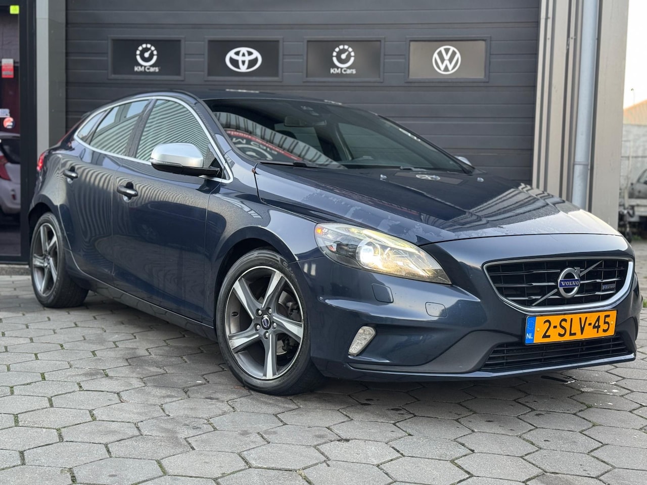 Volvo V40 - 1.6 D2 R-Design - 2e Eigenaar - TopStaat - Navi - Cruise - Stoel verwarming - - AutoWereld.nl