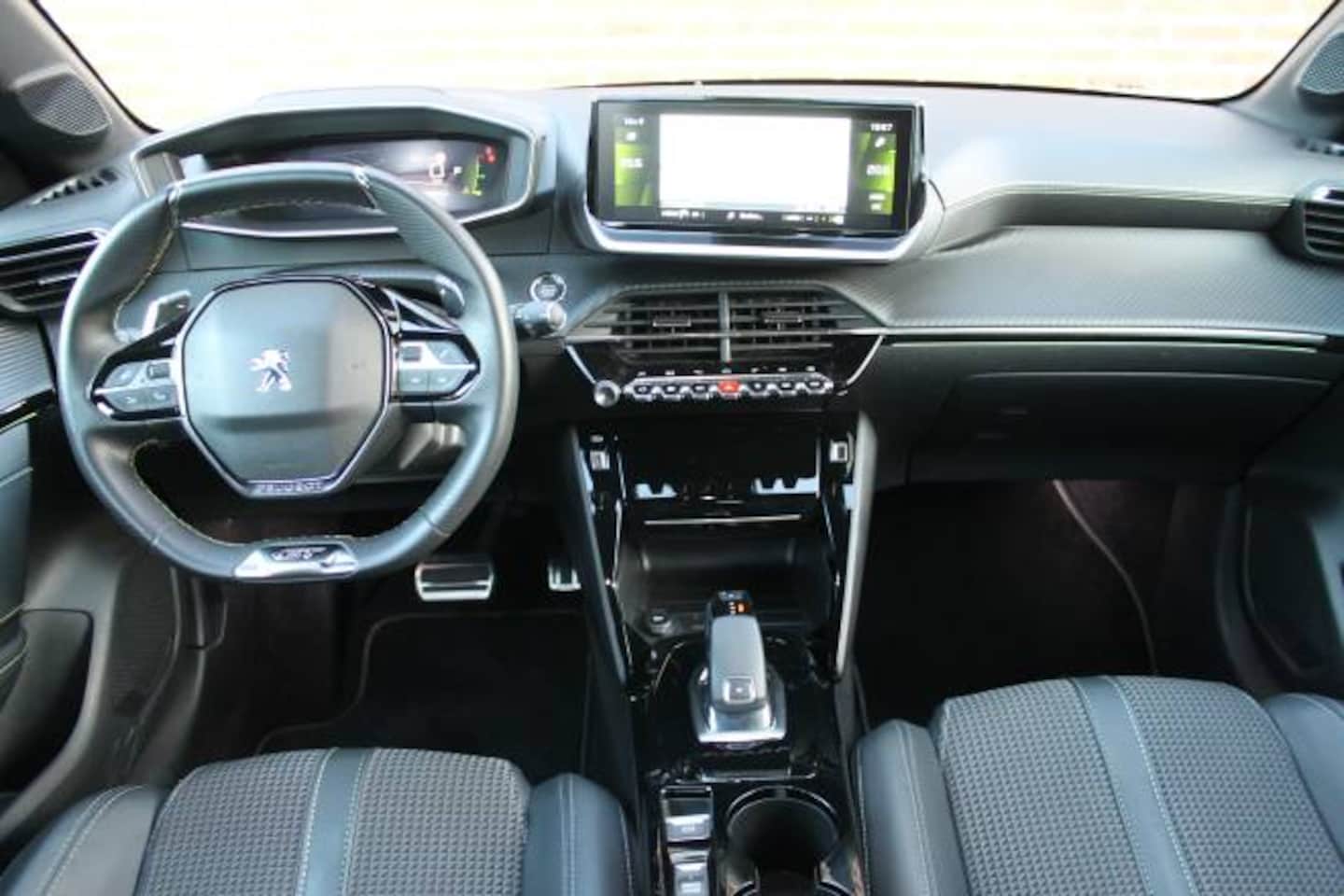 Peugeot 208 - 1.2 PureTech 130pk EAT8 GT