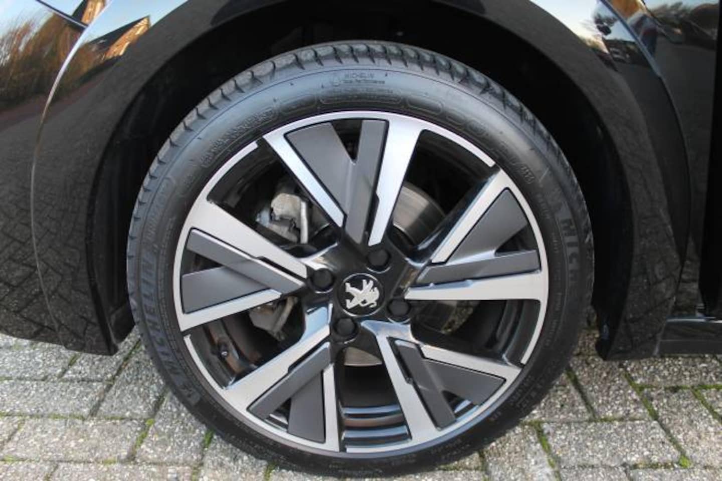 Peugeot 208 - 1.2 PureTech 130pk EAT8 GT