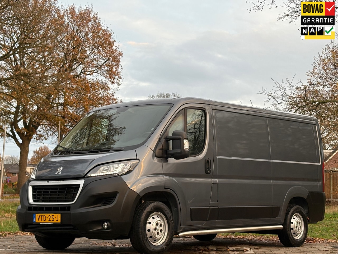 Peugeot Boxer - 330 2.2BlueHDi 140PK L2H1Premium|NAP|airco|cruise|achteruitrijcamera|navi|trekhaak|bluetoo - AutoWereld.nl