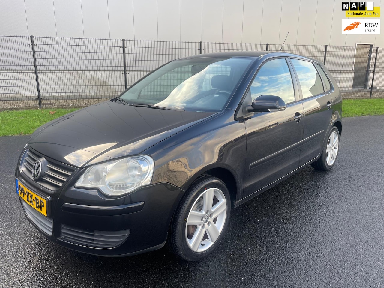 Volkswagen Polo - 1.4-16V Optive|5 drs|Airco|Navi|Stoelverw|Apk 1-2027!!! - AutoWereld.nl