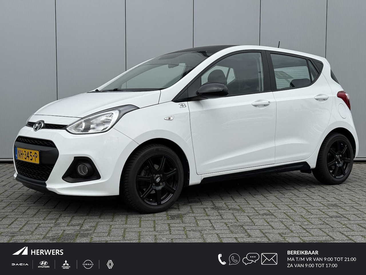 Hyundai i10 - 1.0i i-Motion Comfort / 1e Eigenaar / NL Auto / Climate & Cruise Control / Black Pack / El - AutoWereld.nl