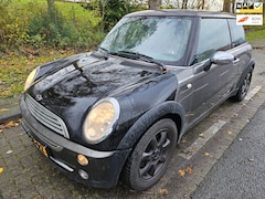 MINI One - 1.6 Park Lane airco , leer , nap, ( lekke koppakking )