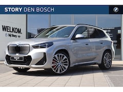 BMW iX1 - eDrive20 M Sport / Panoramadak / Sportstoelen / Adaptieve LED / Comfort Access / M Adaptie