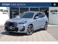 BMW iX1 - eDrive20 M Sport / Panoramadak / Trekhaak / Adaptieve LED / Sportstoelen / M Adaptief onde