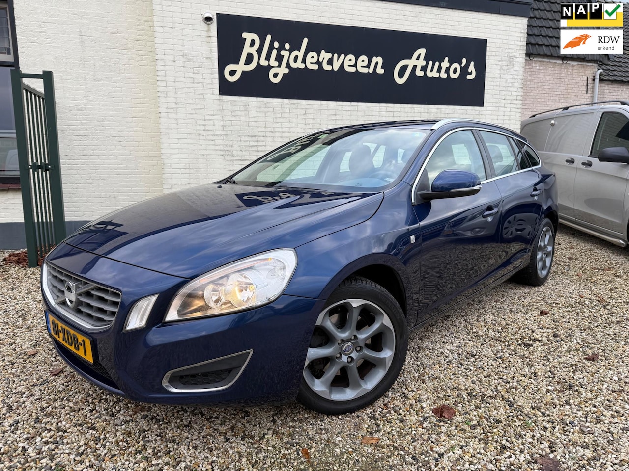 Volvo V60 - 1.6 T3 Ocean Race Leer | Navi | LM | Trekhaak | org. NL - AutoWereld.nl