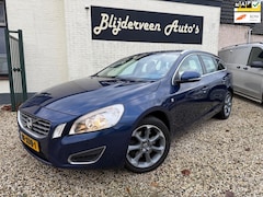 Volvo V60 - 1.6 T3 Ocean Race Leer | Navi | LM | Trekhaak | org. NL