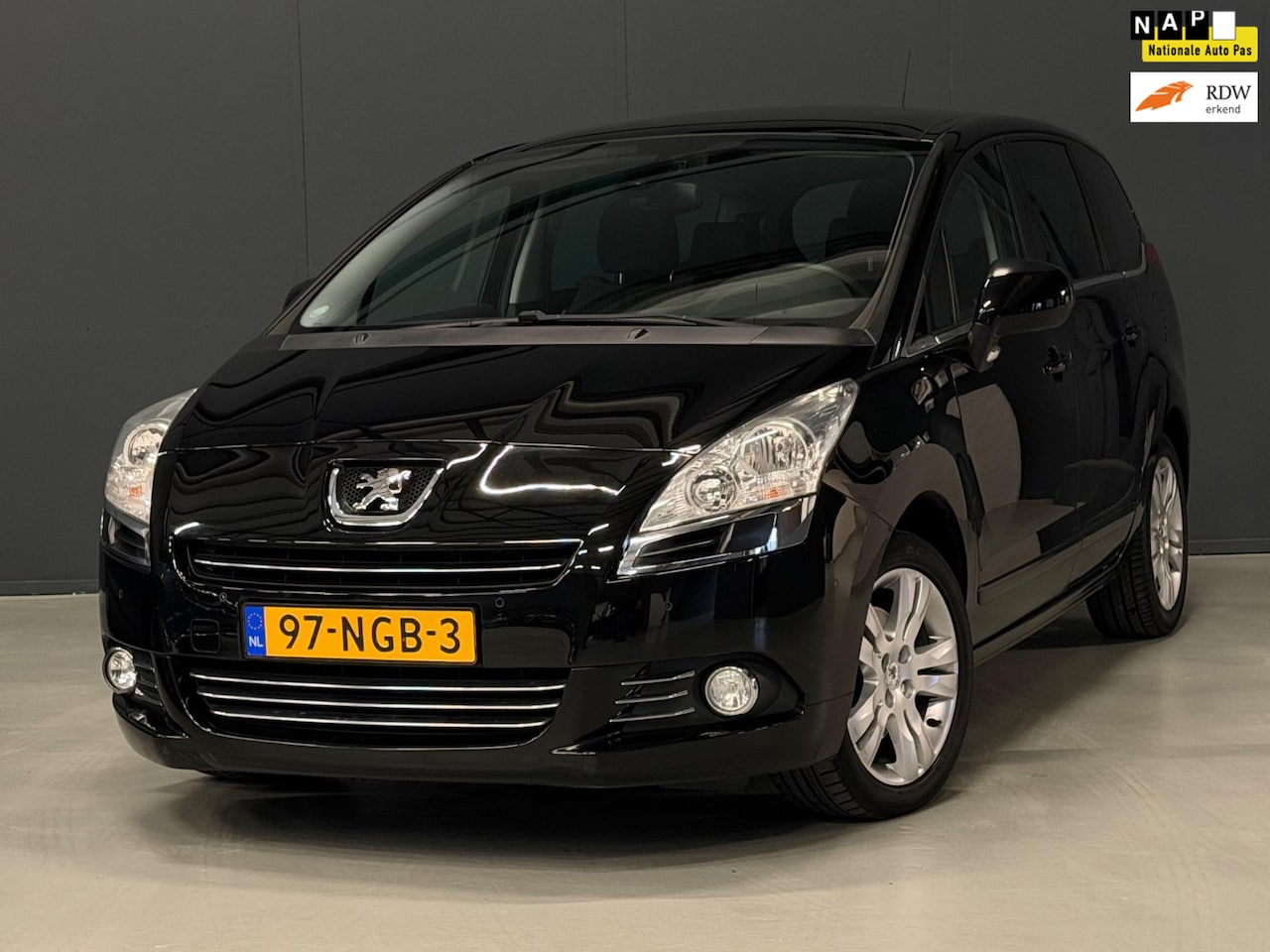 Peugeot 5008 - 1.6 THP ST Premiere 7-PERSOONS AIRCO/CRUISE/6-BAK/ISOFIX | KEURIGE AUTO - AutoWereld.nl