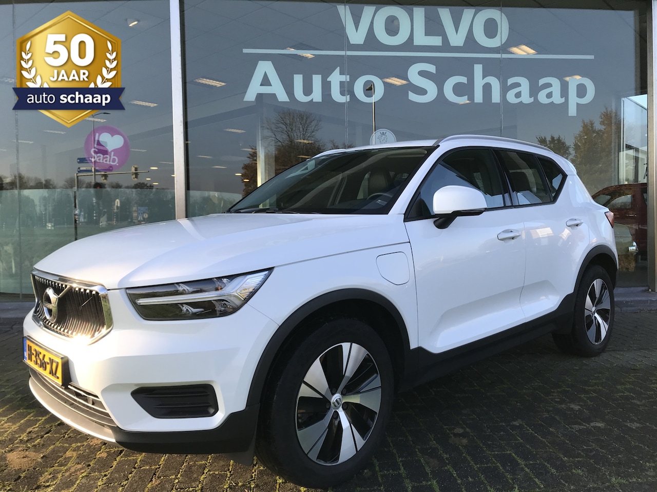 Volvo XC40 - 1.5 T5 Twin Engine Momentum Pro Automaat | Rijklaar incl 12 mnd Bovag | Roofrails Automati - AutoWereld.nl