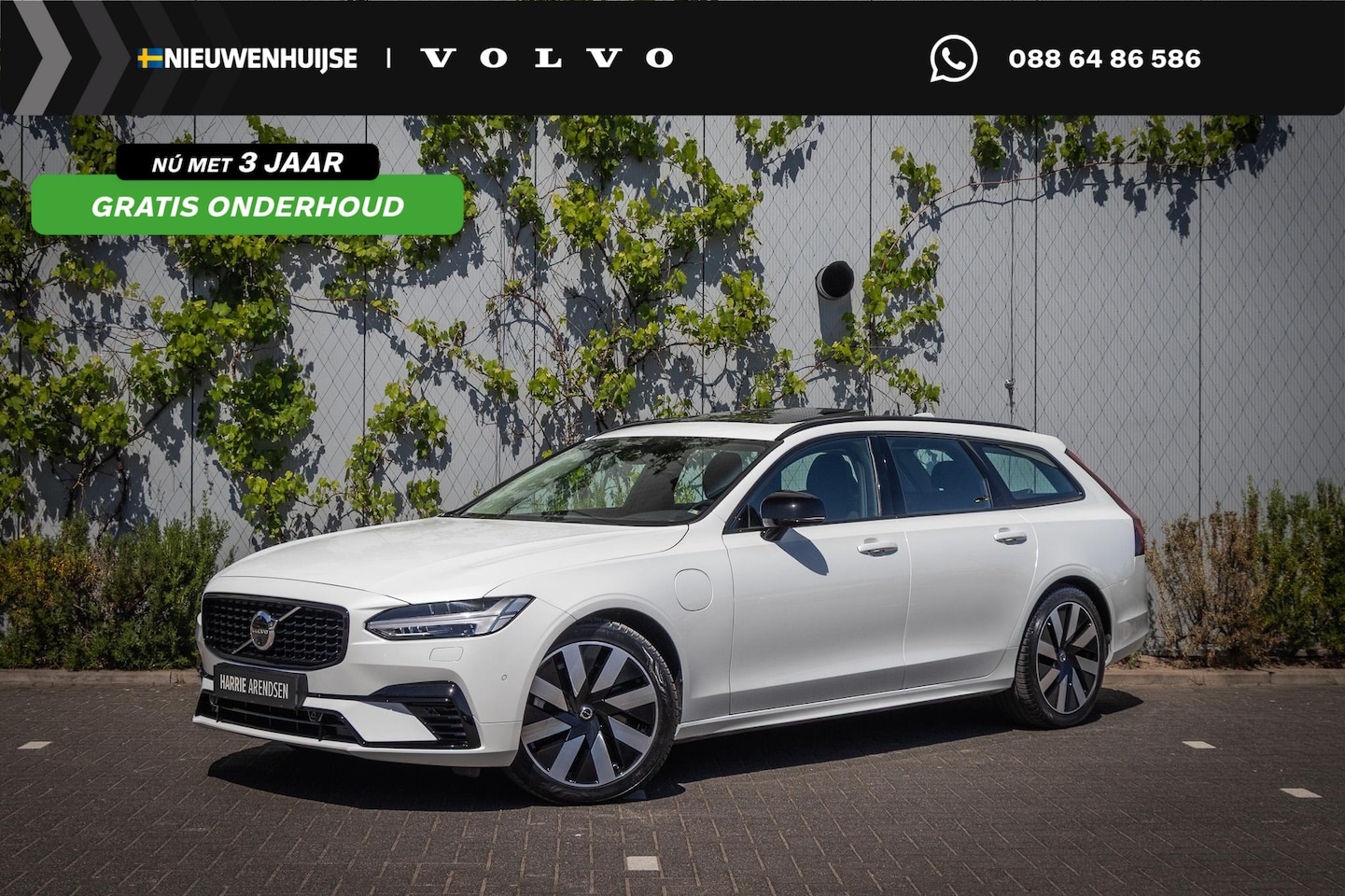 Volvo V90 - T6 Plug-in hybrid AWD Ultra Dark | Schuif-/kanteldak | Trekhaak | Adaptieve LED koplampen - AutoWereld.nl