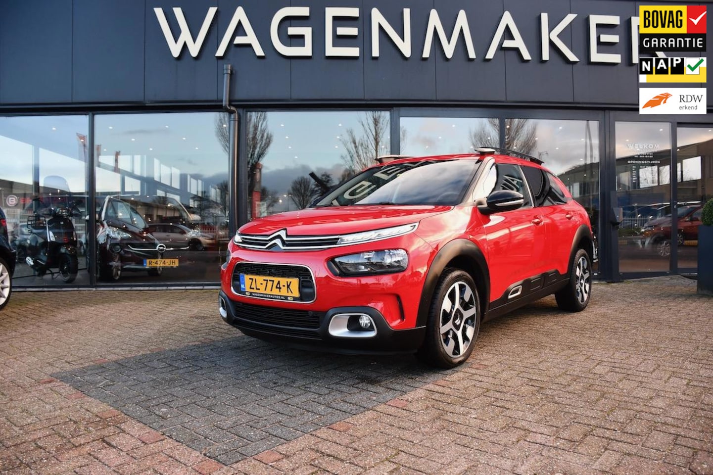 Citroën C4 Cactus - 1.2 PureTech Shine AUT|Cruise|NAVI|Trekhak - AutoWereld.nl