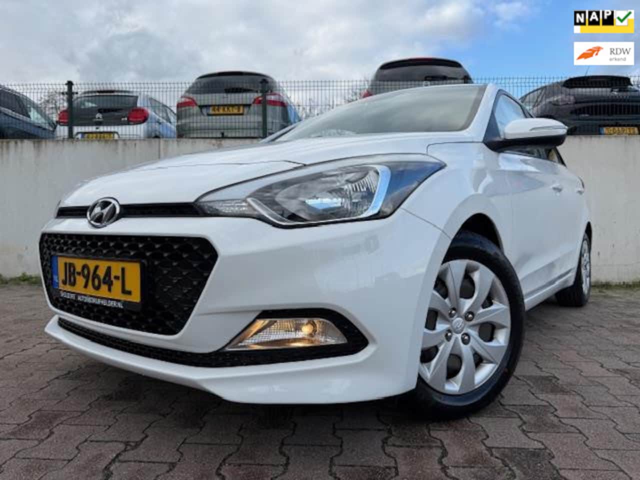 Hyundai i20 - 1.2 LP i-Drive Cool/CARPLAY/NAVI/PDC/APK 12-2026/NAP/4 NIEUWE BANDEN/ - AutoWereld.nl