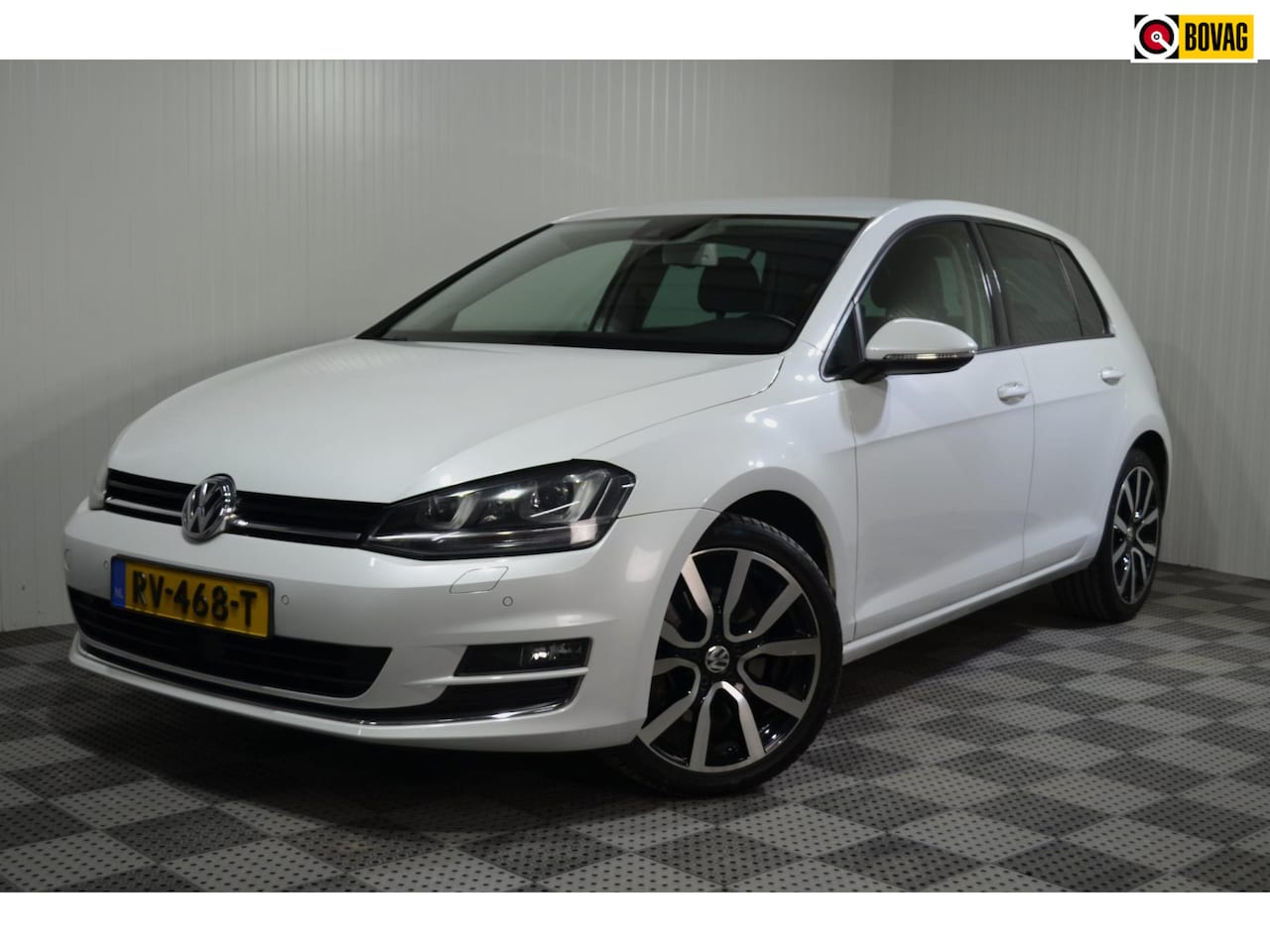 Volkswagen Golf - 1.4 TSI ACT Highline / Carplay / Stoel & Stuur verwarming / Standkachel / Camera - AutoWereld.nl
