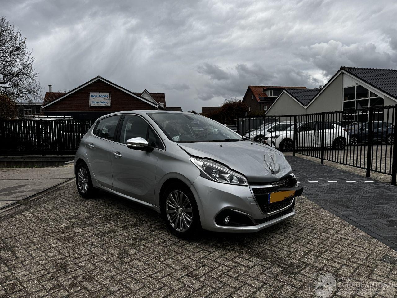 Peugeot 208 - 1.2 Allure 26.169 KM !! - AutoWereld.nl