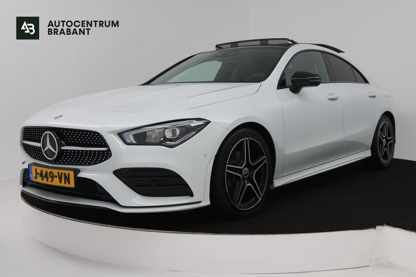 Mercedes-Benz CLA-Klasse - 180 Business Solution AMG (PANORAMADAK, SFEERVERLICHTING, STOELVERWARMING, ACHTERUITRIJCAM - AutoWereld.nl
