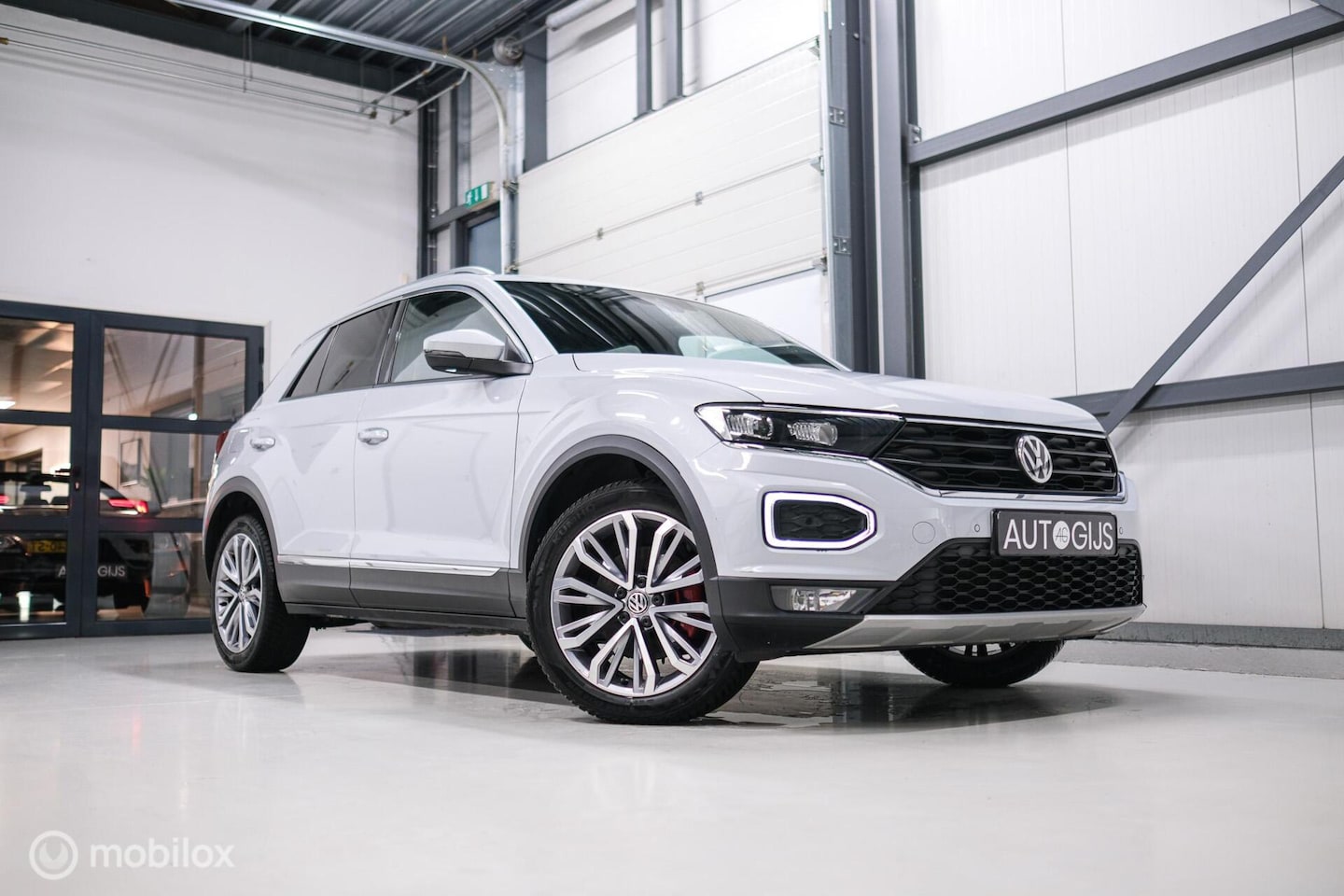 Volkswagen T-Roc - 1.5 TSI Sport | Virtual cockpit | Adaptive | Camera | Sportstoelen | schakelflippers | Sto - AutoWereld.nl