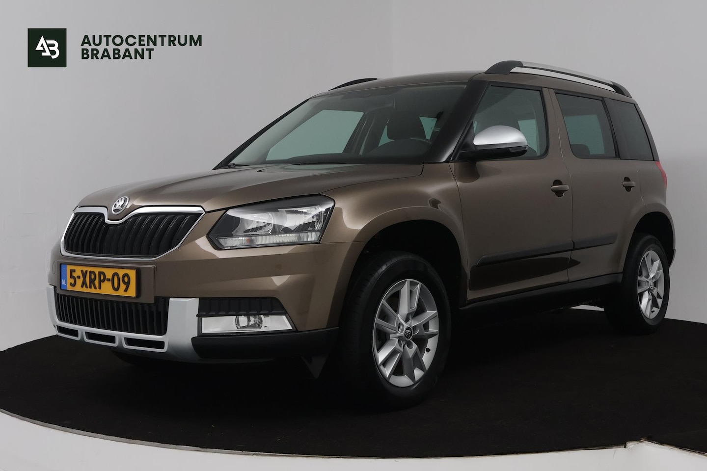 Skoda Yeti Outdoor - 1.4 TSI Greentech Ambition (STOELVERWARMING, PARKEERSENSOREN, CRUISE CONTROL, NAVIGATIE) - AutoWereld.nl