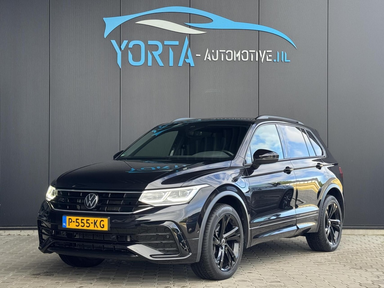 Volkswagen Tiguan - 1.4 TSI eHybrid 3x R Line NL AUTO*ELEK. HAAK - AutoWereld.nl