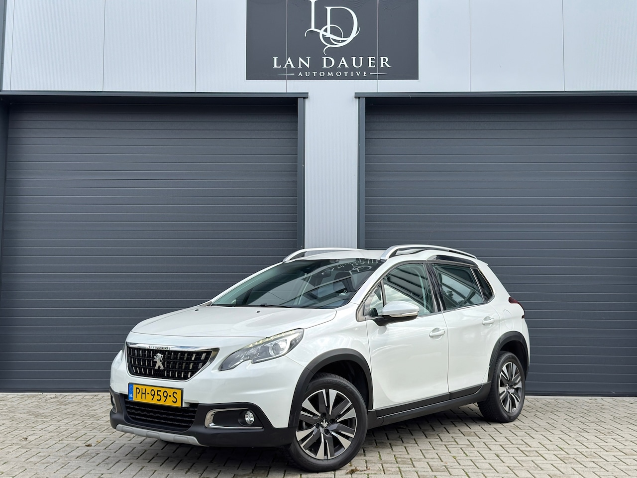 Peugeot 2008 - 1.2 Allure / Parelmoer / Navi / ACTIE ! - AutoWereld.nl