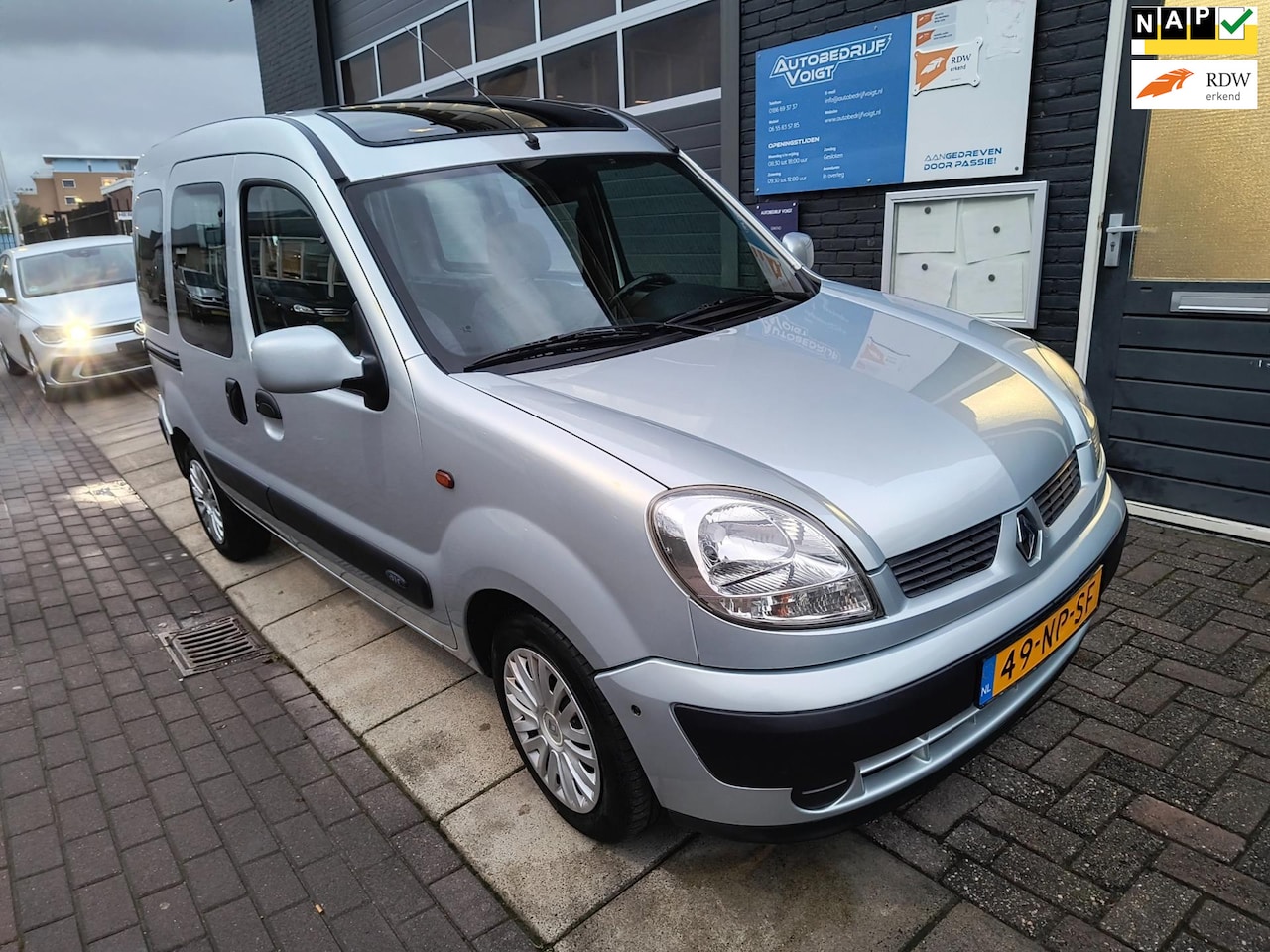 Renault Kangoo - 1.6-16V Privilège Invalide - rolstoelbus - knielend - elektrische bediening - AutoWereld.nl