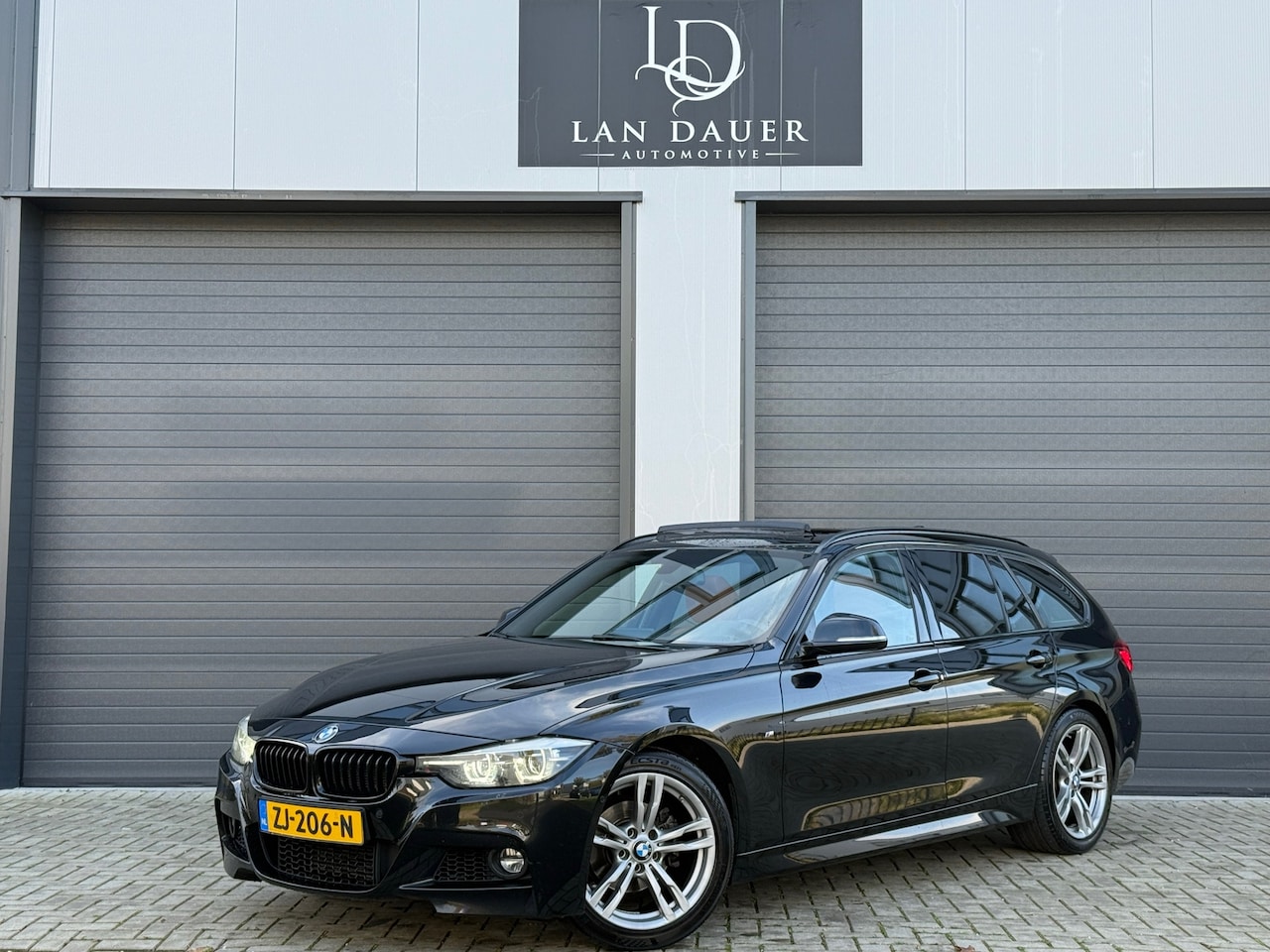 BMW 3-serie Touring - 318i M Sport| Schuifdak / Carplay / ACTIE - AutoWereld.nl