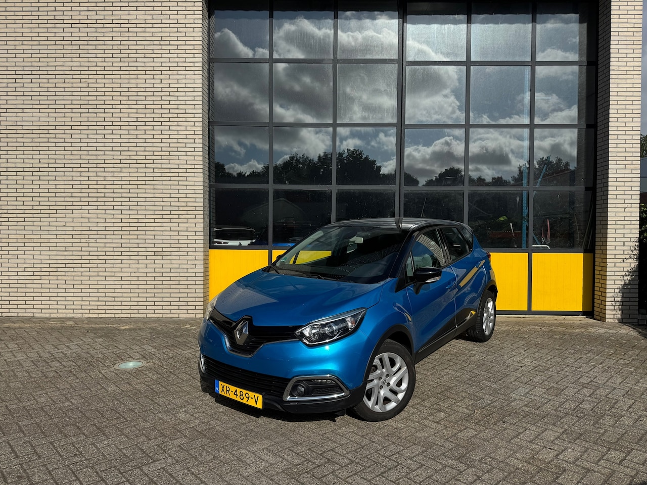 Renault Captur - 120PK Automaat, 4 seizoenen banden & trekhaak - AutoWereld.nl